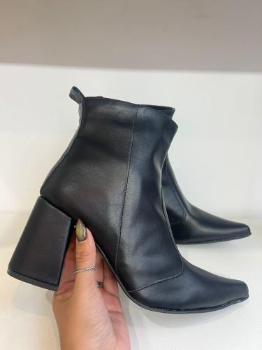 Botas Caña Corta con Taco Art.500 Negro