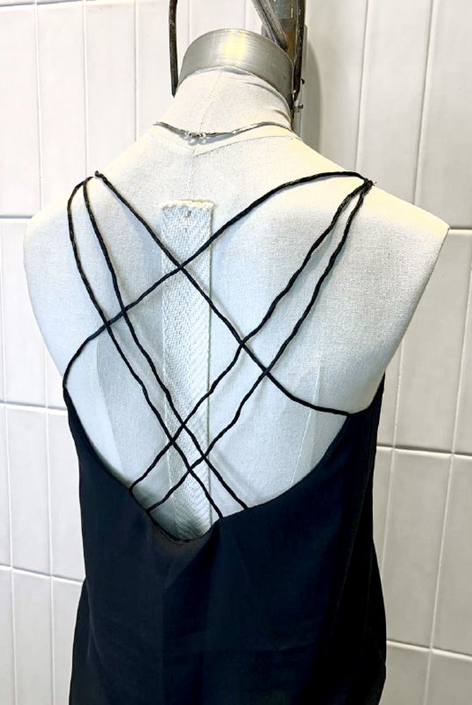 Musculosa de Gasa - Wednesday.jpg