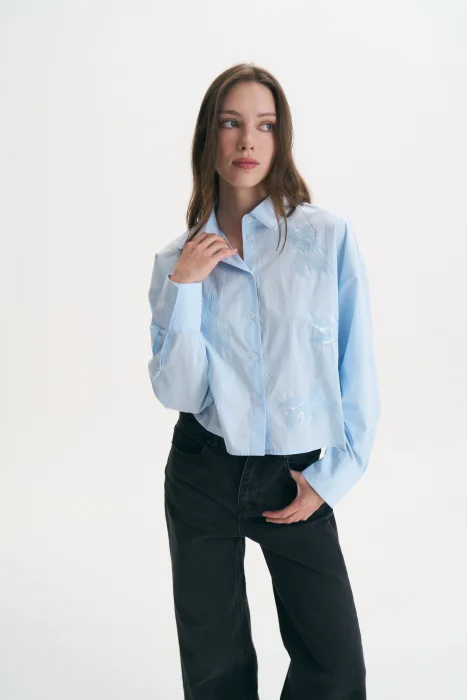 Camisa Corta Bordado Brillos Celeste