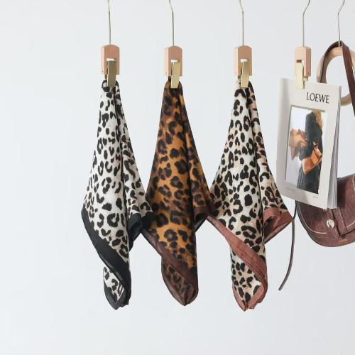 Pañuelos Animal Print 70x70cm Seda Premium - Miniatura 3