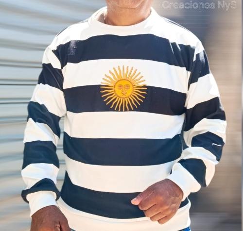 Buzo Solo de Mayo en Darlon Logo Bordado