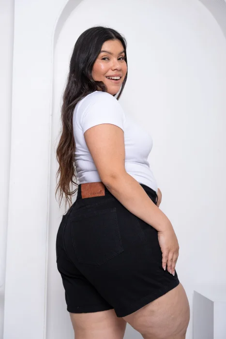 'art 603' 44 al 56 Short Mom Negro