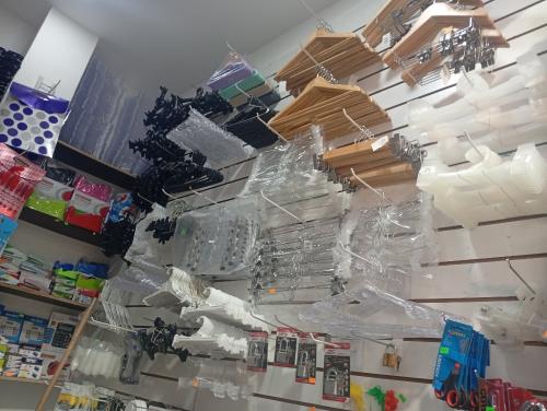 Ganchos, Perchas,  Bolsas, Carritos y Más - Miniatura 3