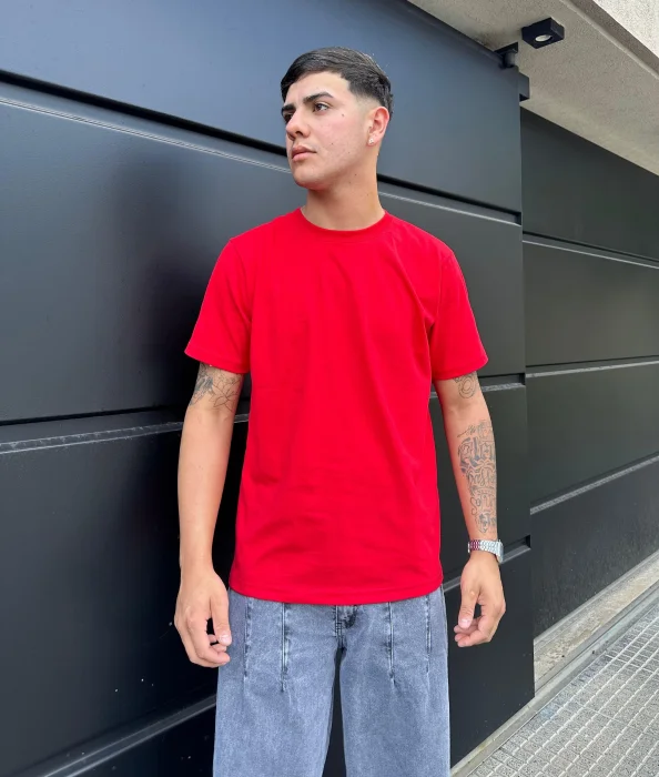 Remera Basicas Roja Algodón Semi Peinado No Toman al Lavarlo