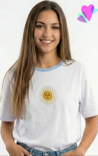 Remera Sol de Mayo Bordado