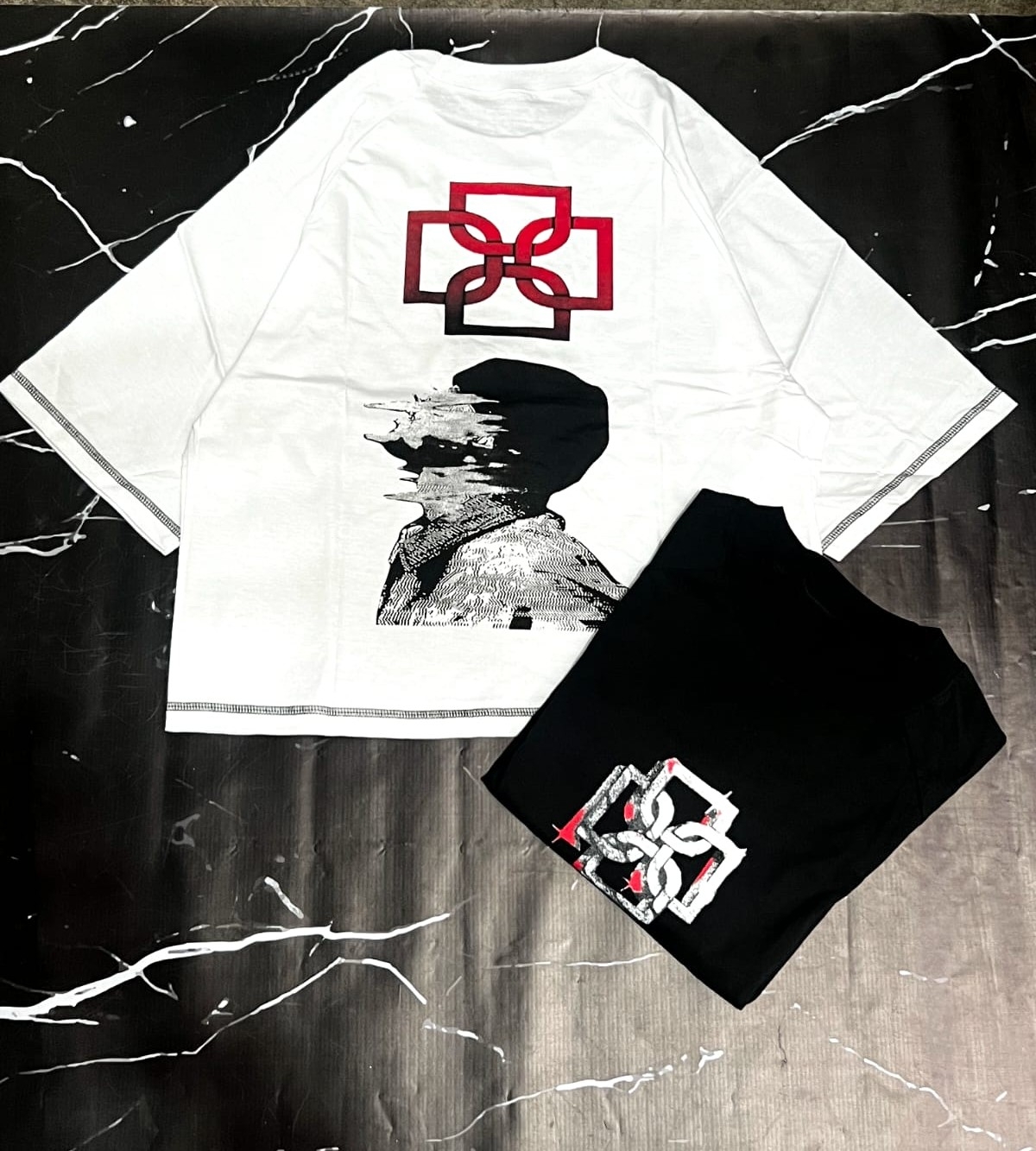 Remera Boxy Fit Bordeado - Imagen 4