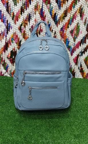 Mochila Cuero Pu* *entra una Carpeta A4* 
excelente Calidad.