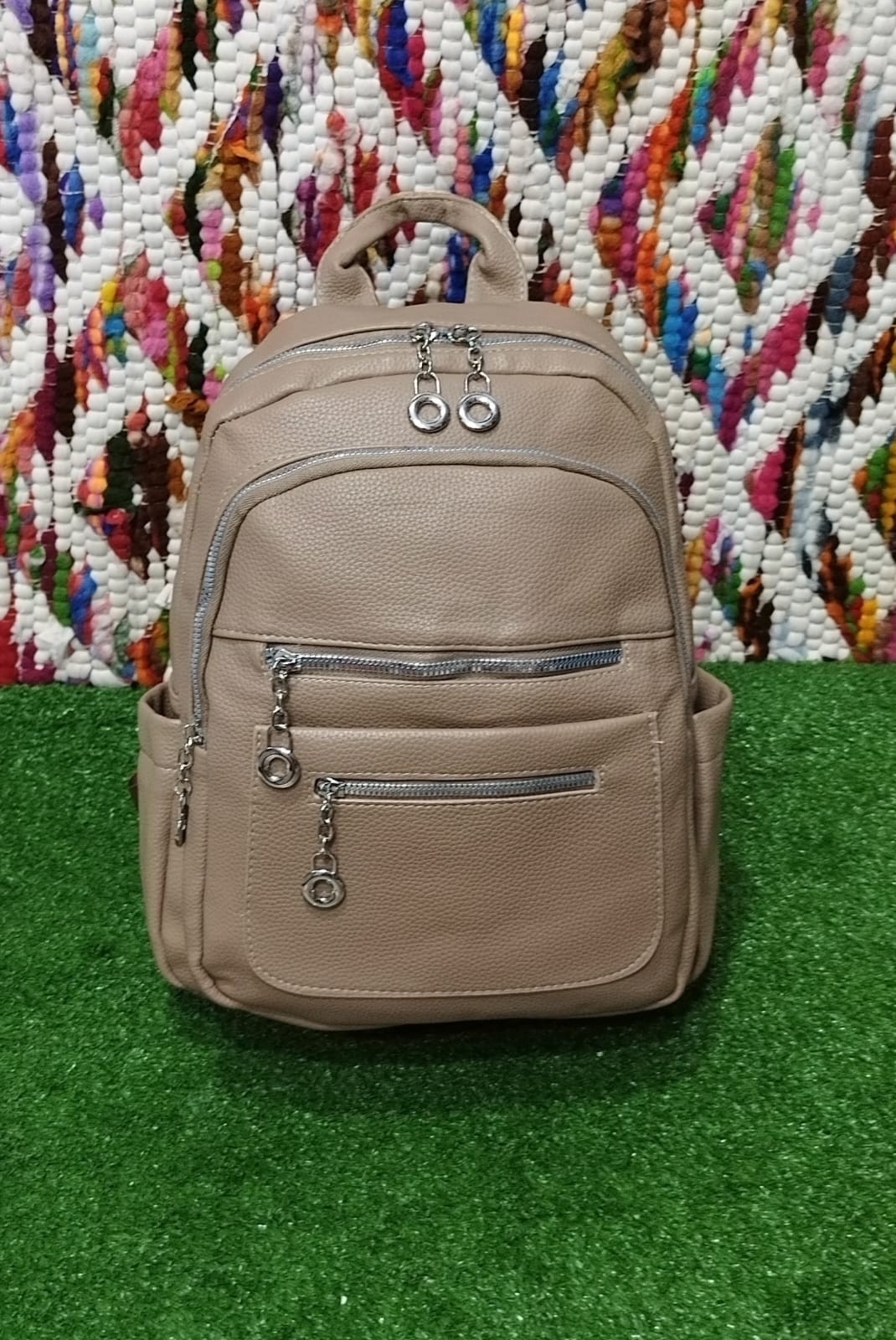 Mochila Cuero Pu* *entra una Carpeta A4*
excelente Calidad. - Imagen 3