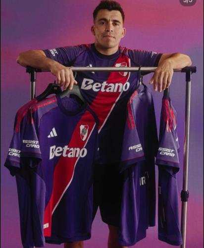 Camiseta River