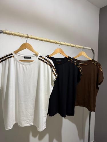 Remeras con Tiras Print Bordadas
