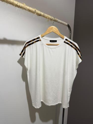 Remeras con Tiras Print Bordadas - Miniatura 4