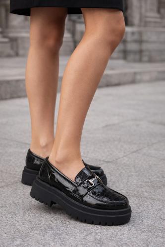 Mocasín Mujer Charol Cocodrilo Hebilla Metálica Suela Tractor Negro