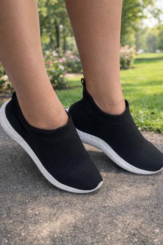 Zapatilla Mujer Slip On Negra Tejido Knit sin Cordones Suela Blanca
