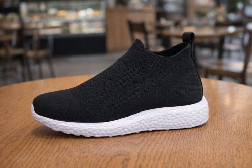 Zapatilla Mujer sin Cordones Negra Tela Liviana Cómoda Uso Diario