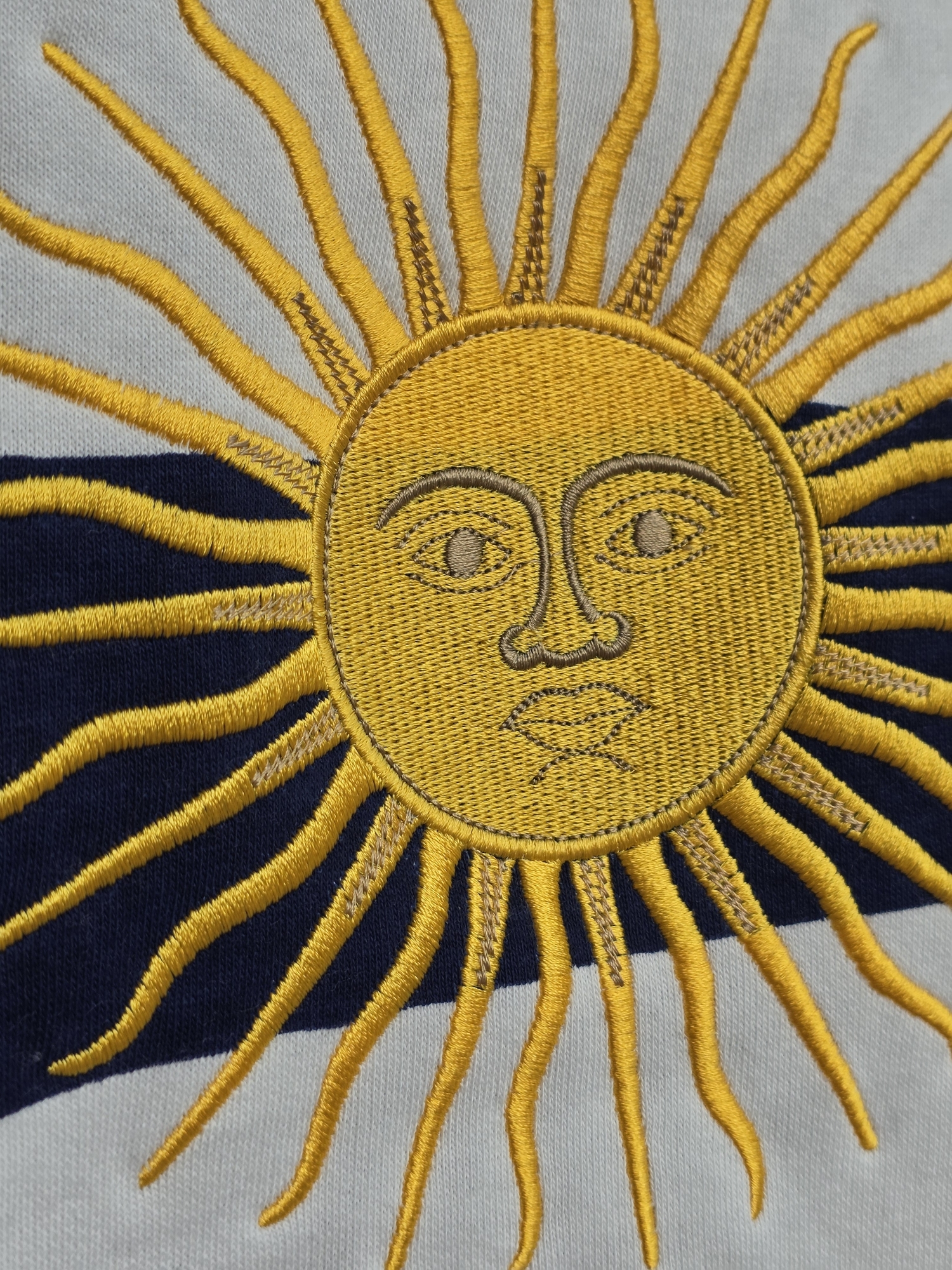 Buzo Sol de Mayo con y sin Capucha - Imagen 3