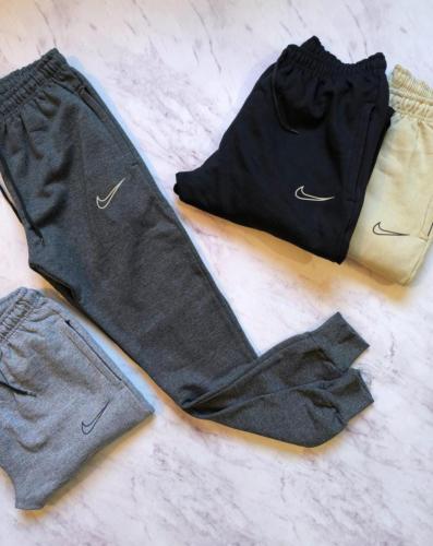 Joggers Nike Frisado con Puño