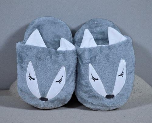 Pantuflon Bordado Kuromi, Zorro Gris, Gatito Negro y Cinnamoroll - Miniatura 3