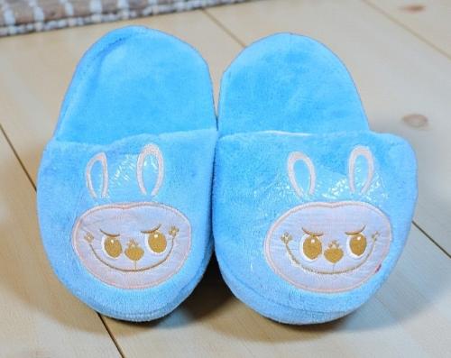 Pantuflon Bordado Labubu Amarillo, Rojo, Celeste y Rosa - Miniatura 2