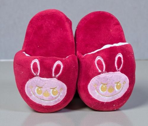 Pantuflon Bordado Labubu Amarillo, Rojo, Celeste y Rosa - Miniatura 5