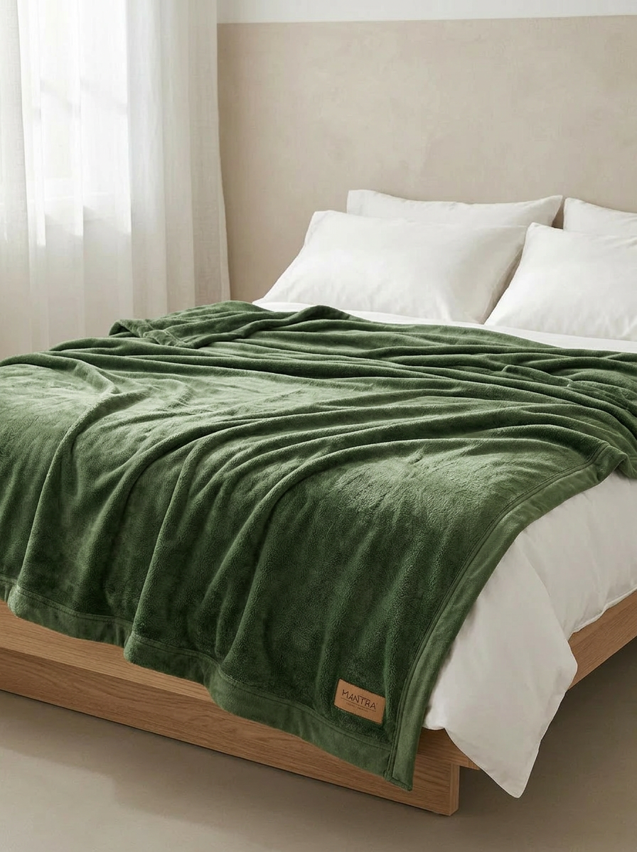 Frazada Flannel Premium 400 Gr. King Verde Línea Zafira Suave, Abrigada Elegante - envato-labs-image-edit%20-%202026-03-18T144445.840.png