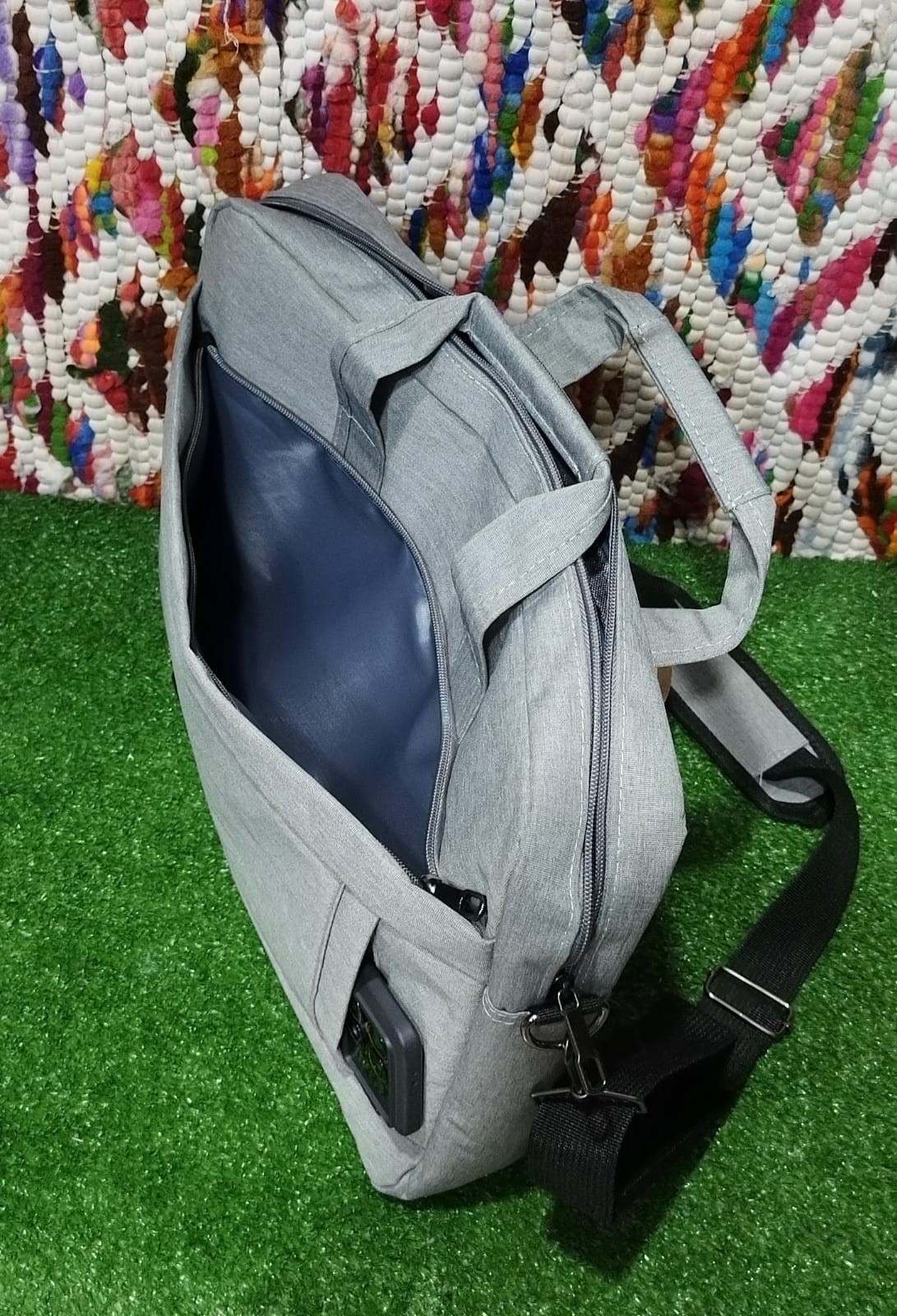 Maletín Porta Laptop*   Impermeable Excelente Calidad 
tira Desmontable. - Imagen 4