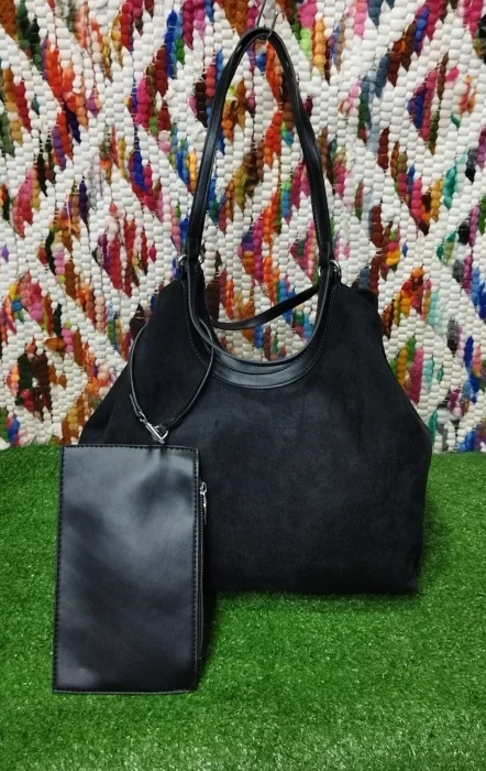 Cartera Gamusada* 
con *cuero Pu.* 
excelente Calidad .