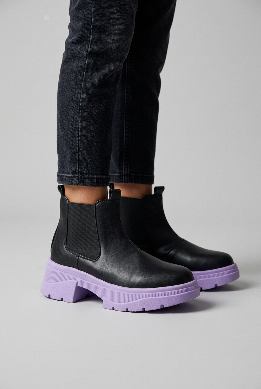 Borcegos Eco Cuero Aby Nenas Niñas Livianas Modernas Cómodas - freepik__fotografa-de-producto-hiperrealista-de-calzado-inf__80145.png