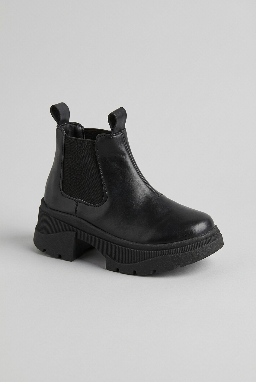 Borcegos Eco Cuero Aby Nenas Niñas Livianas Modernas Cómodas - freepik__fotografa-de-producto-hiperrealista-de-calzado-inf__80156.png