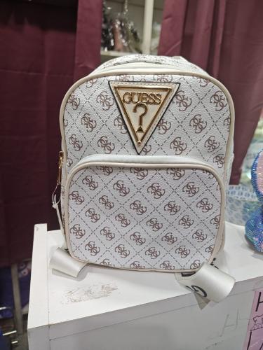 Mini Mochila Guess Linea Premium - 20cm X 26cm X 10cm - Miniatura 6