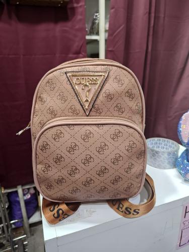 Mini Mochila Guess Linea Premium - 20cm X 26cm X 10cm - Miniatura 8