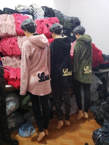 Campera Love Disponible para Envío Inmediata - Miniatura 1