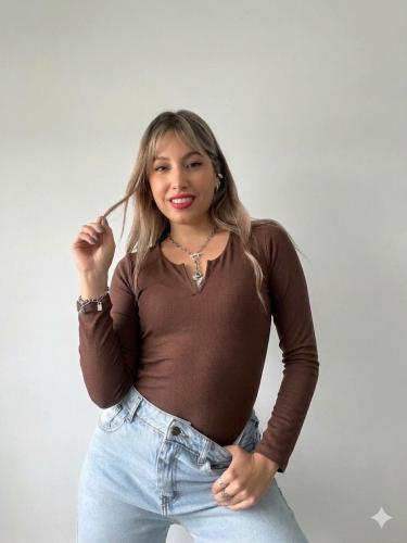 Camiseta Escote Pico - Miniatura 2
