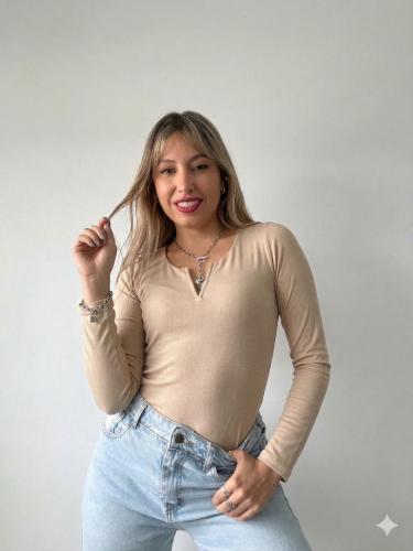 Camiseta Escote Pico - Miniatura 4