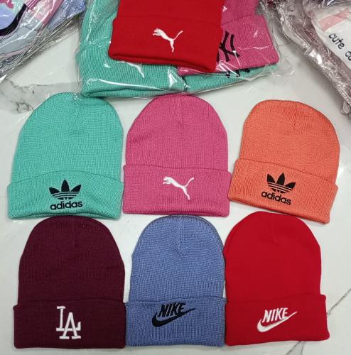 Gorros Rocky Bordados por Docena