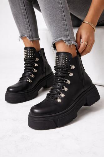 Borcego con Tachas Cordones Ajustables Suela Tractorada Ecocuero