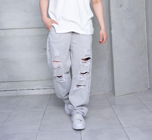 Baggy Gris con Rotura