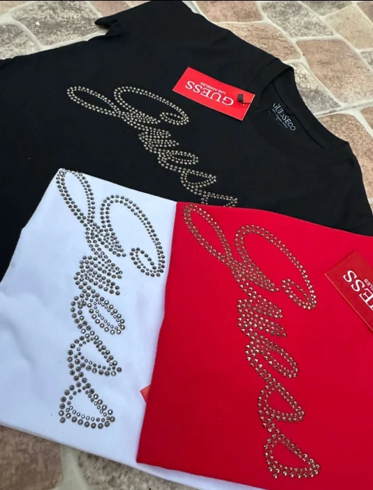 Remera Guess Cursiva de Mujer