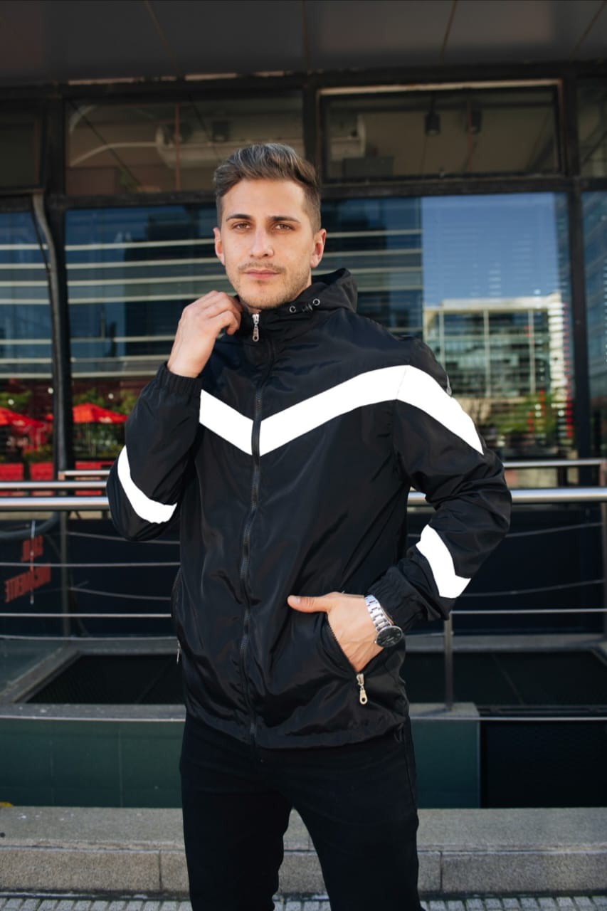 Campera Rompeviento Deportiva con Lineas Reflectivas - Imagen 3