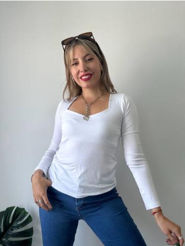 Camiseta Escote Corazon