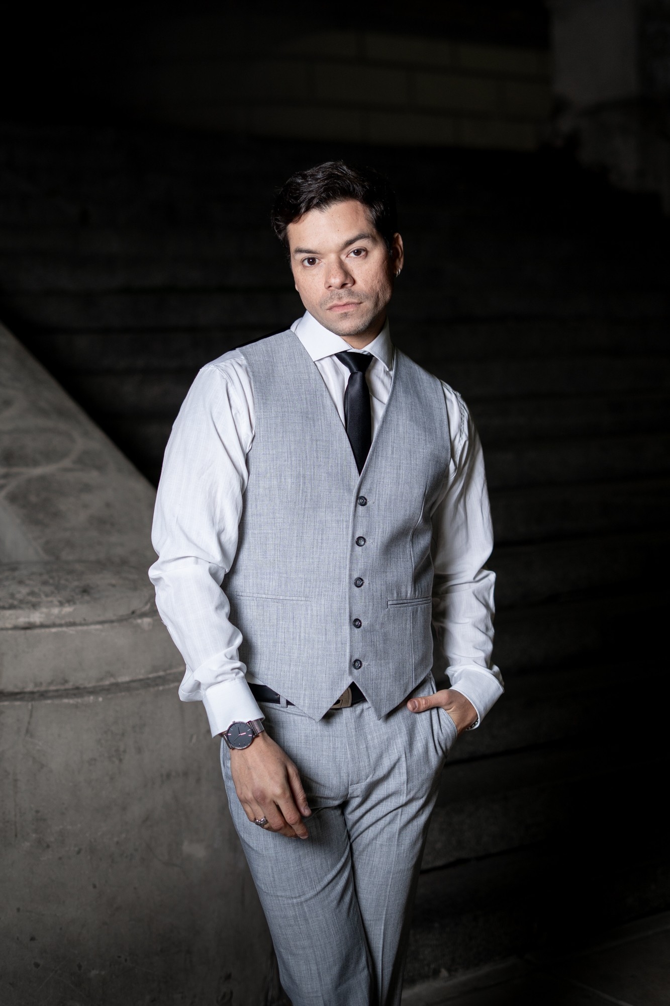 Traje de Hombre Saco Pantalón y Chaleco Gris - Imagen 6