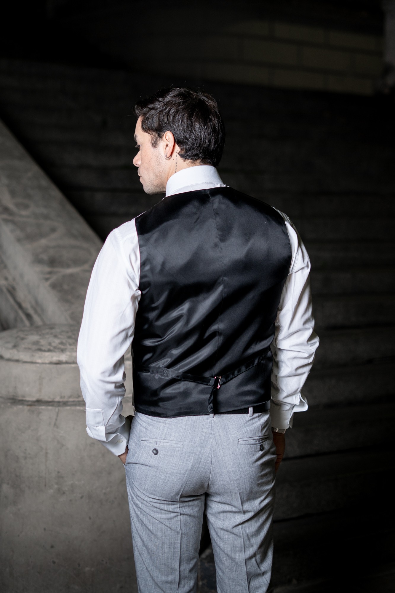 Traje de Hombre Saco Pantalón y Chaleco Gris - Imagen 8