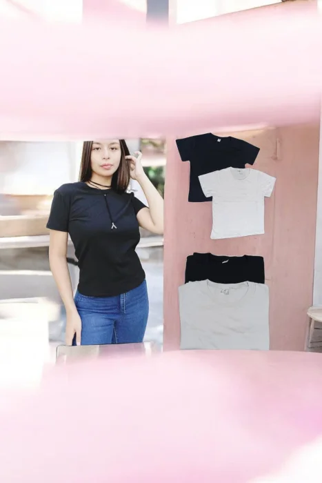 Remeras de Dama Colores Negro y Blanco