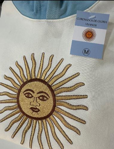 Buzo con Capucha Logo Bordado