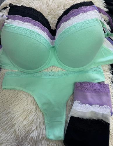 Conjunto de Algodón con Puntilla