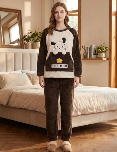 Pijama de Peluche Importado - Miniatura 2