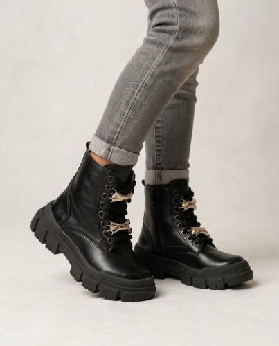 Borcegos Jazmín Infantiles Nena Eco Cuero Negro Diseño Accesorios Dorados Eco Cuero - Miniatura 3