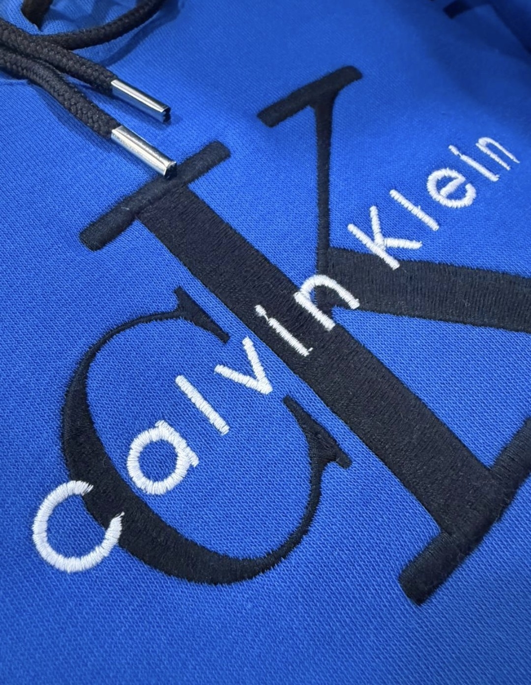 Buzo Calvin Bordado Friza Premium - Imagen 2