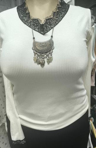 Camiseta V con Puntilla - Miniatura 3
