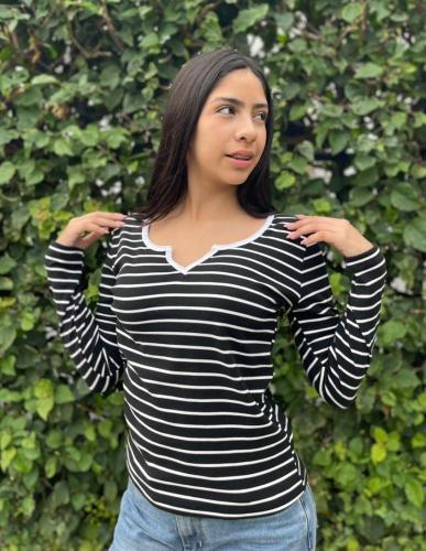 Camiseta Rayada Escote en V de Darlon