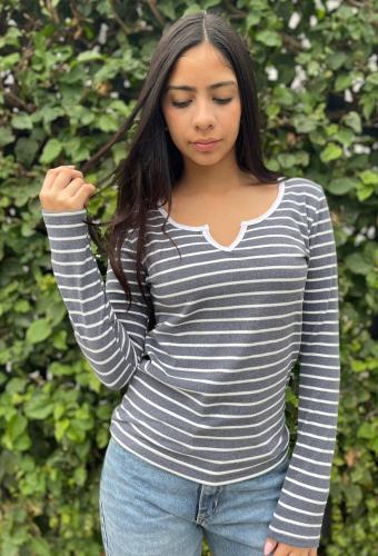 Camiseta Rayada Escote en V de Darlon - Miniatura 6